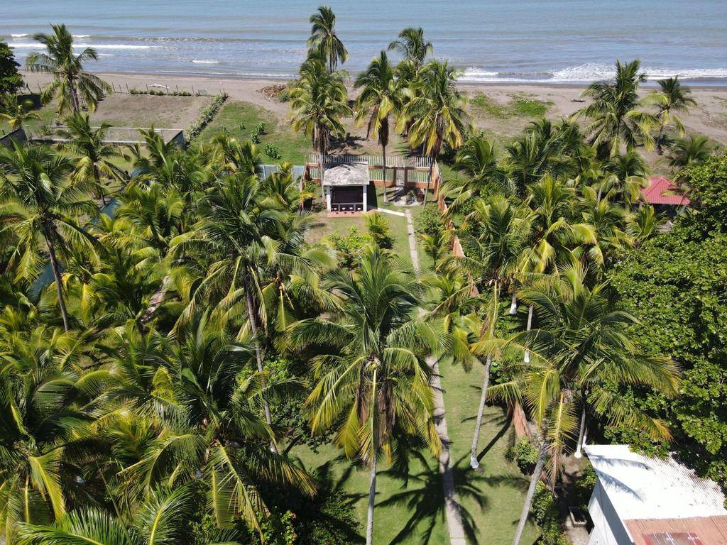 1 Acera que atraviesa la propiedad hasta la playa